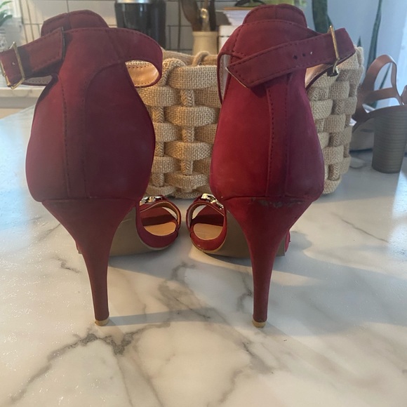 Two pairs of size 9 heels gold details - Picture 4 of 9